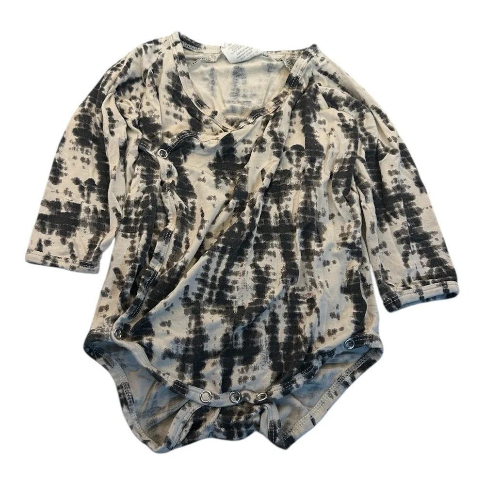 The Woods by‎ Kate Quinn Long Sleeve Bamboo Onesie Size 12-18 Months